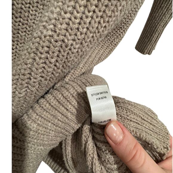 Lulus women’s size XS beige v-neck mini sweater dress - Picture 4 of 4